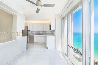 881 Ocean Dr, Unit 22A in Key Biscayne, FL - Building Photo - Building Photo