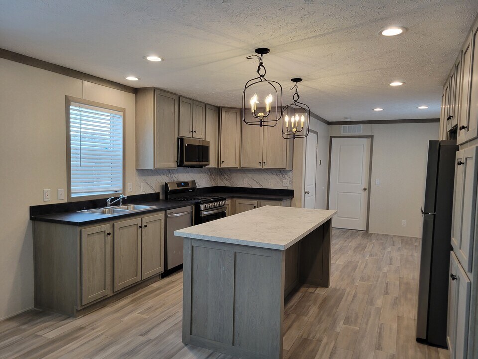 9136 Windward Dr in Clay Township, MI - Building Photo