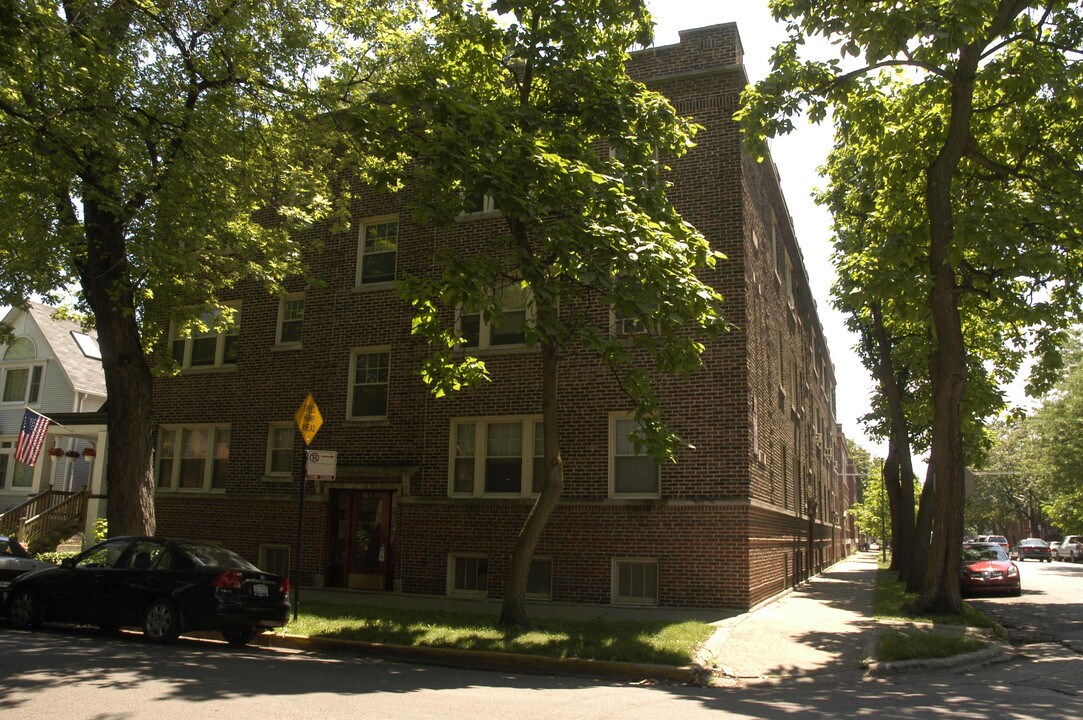 1849-1851 W Cornelia Ave in Chicago, IL - Building Photo