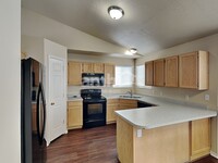 5763 S Woodview Dr in Salt Lake City, UT - Building Photo - Building Photo