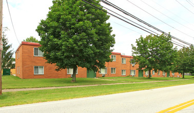 Sheldon Park Apartments in Brook Park, OH - Building Photo - Building Photo