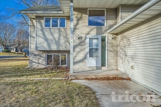 446 9th St SW in Forest Lake, MN - Foto de edificio - Building Photo