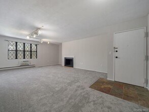 391 Sierra Vista Ln in Valley Cottage, NY - Building Photo - Building Photo