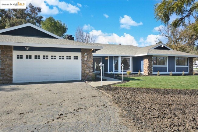 1610 Lawrence Rd in Danville, CA - Building Photo - Building Photo