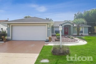 6534 Covewood Dr in Spring Hill, FL - Building Photo