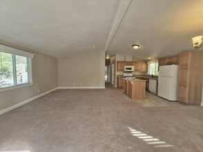 4554 Chippewa Ln in Redding, CA - Building Photo - Building Photo