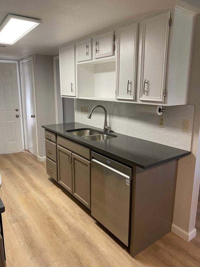8812 Clearbrook Trail