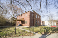 2817 Buena Vista Ter SE in Washington, DC - Foto de edificio - Building Photo