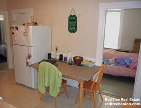 428 Franklin St, Unit 3L in Cambridge, MA - Building Photo - Building Photo