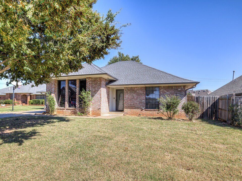 11208 Kingsgate Terrace in Oklahoma City, OK - Building Photo
