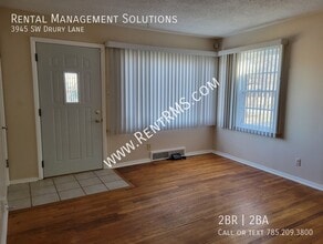 3945 SW Drury Ln in Topeka, KS - Building Photo - Building Photo