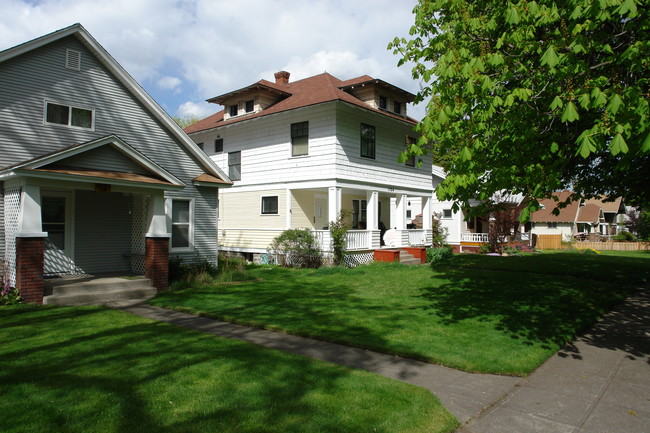 1124 W Mansfield Ave in Spokane, WA - Foto de edificio - Building Photo