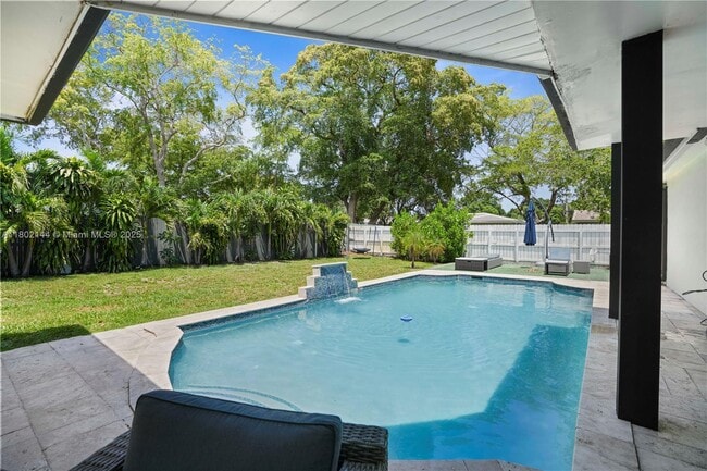5501 SW 8th St in Plantation, FL - Building Photo - Building Photo