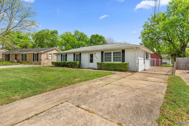 property at 2406 Yorkshire Dr SW