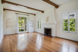 10514 Rochester Ave in Los Angeles, CA - Building Photo - Building Photo