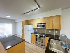 19478-19465 65 Ave in Surrey, BC - Building Photo - Building Photo