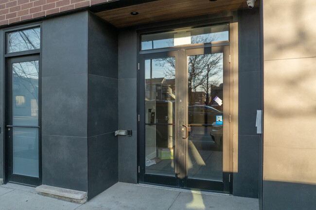2111 S Halsted St in Chicago, IL - Foto de edificio - Building Photo