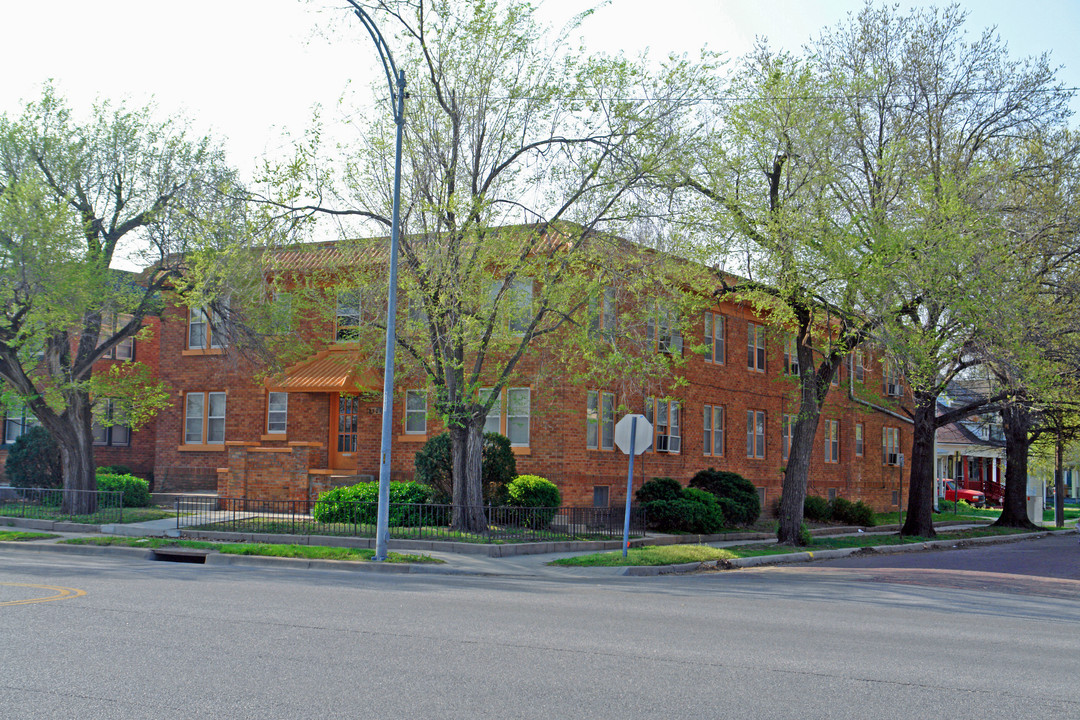 Gainesborough in Wichita, KS - Foto de edificio