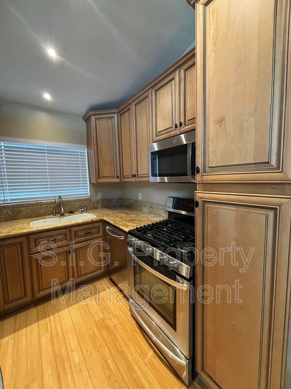 property at 11377 Osborne Pl