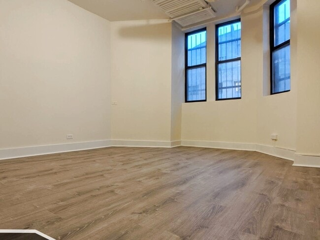 1542 N Kedzie Ave in Chicago, IL - Building Photo - Building Photo