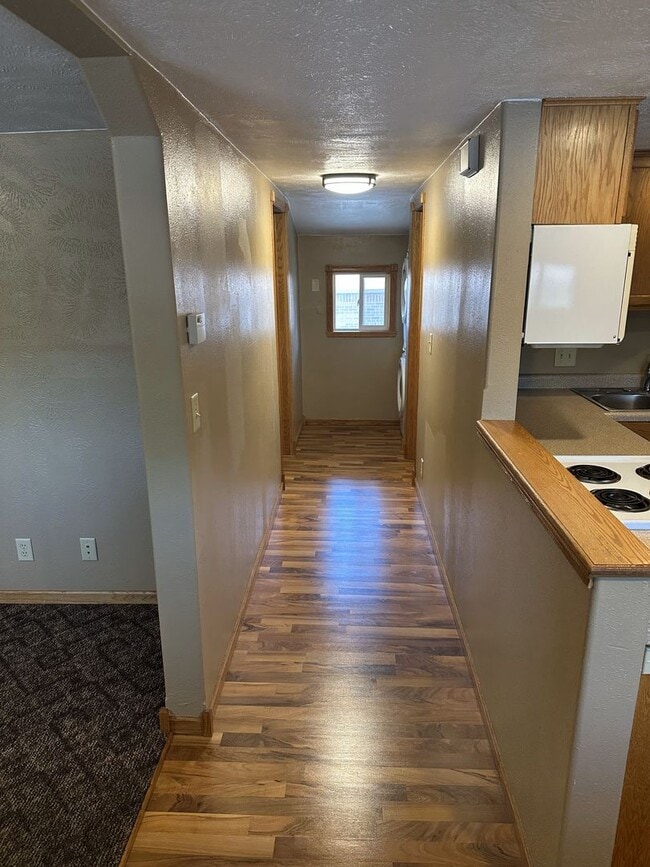 716 S Iowa St in Mitchell, SD - Building Photo - Building Photo