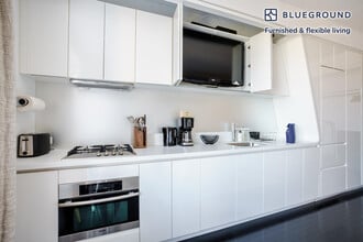 123 Washington St in New York, NY - Building Photo - Building Photo