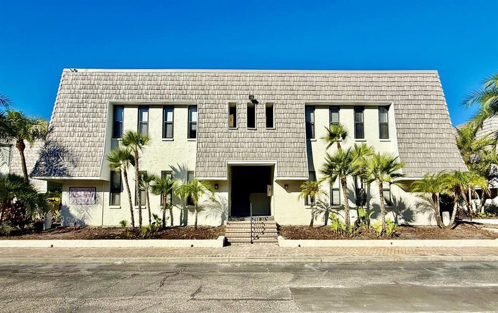 704 Lyndhurst St in Dunedin, FL - Building Photo