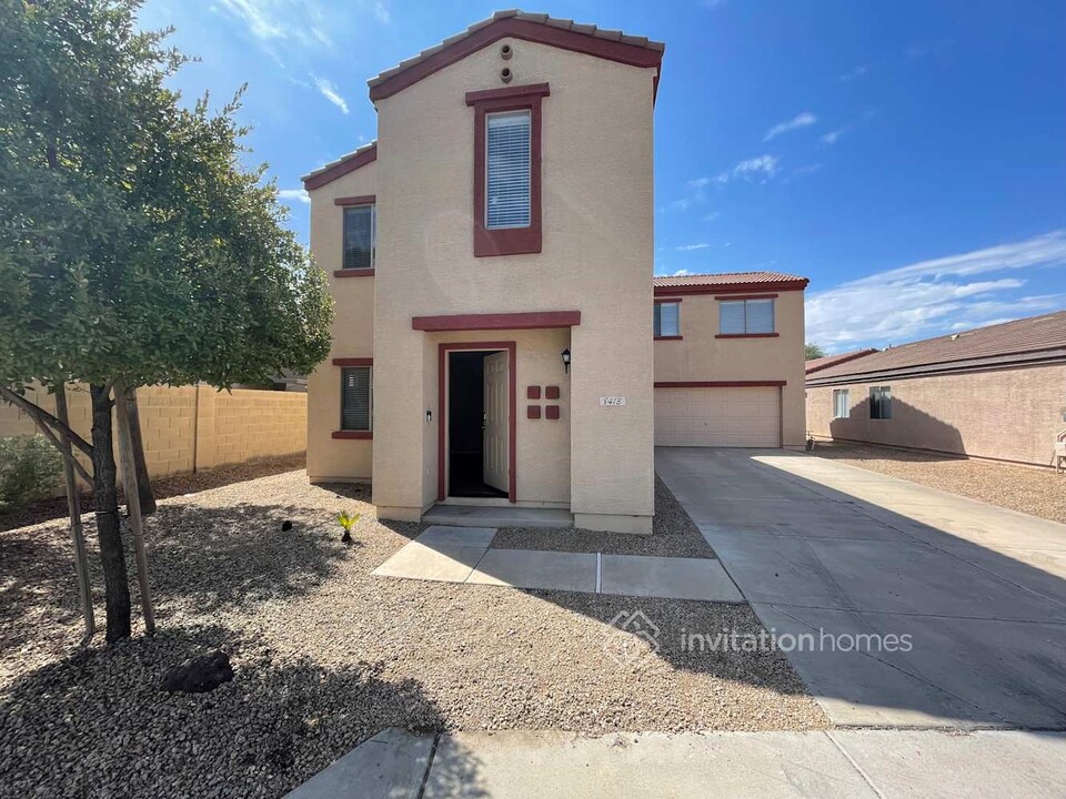 8413 W Flavia Haven in Tolleson, AZ - Foto de edificio