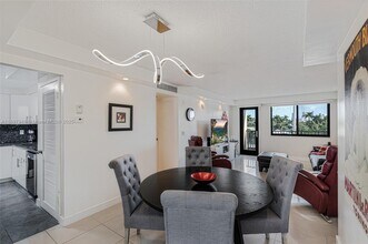 301 Golden Isles Dr in Hallandale Beach, FL - Building Photo - Building Photo