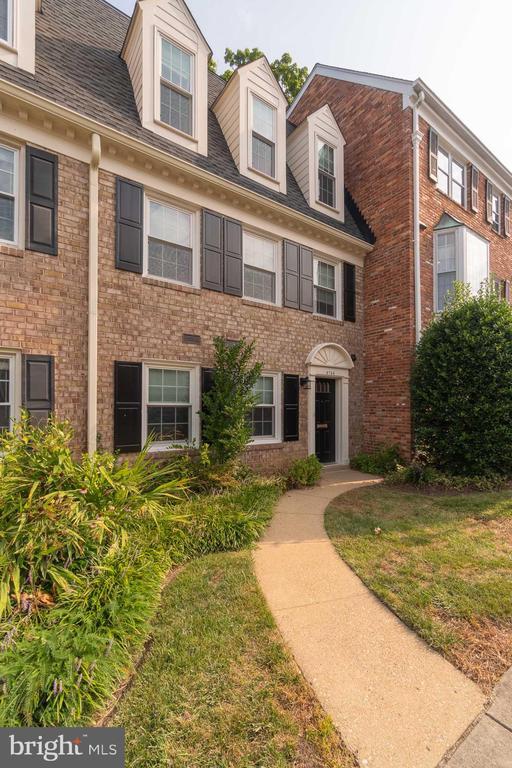 property at 6754 Towne Lane Rd