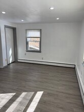 409 Eugenia Ave, Unit 409East in Madison, WI - Foto de edificio - Building Photo