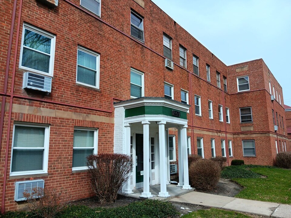 13781 Cedar Rd in South Euclid, OH - Foto de edificio