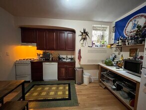 1563 Beacon St, Unit 1 in Brookline, MA - Building Photo - Building Photo