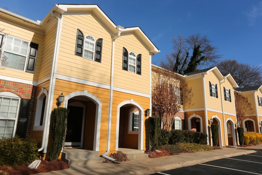 Sierra West Townhomes in Norcross, GA - Building Photo