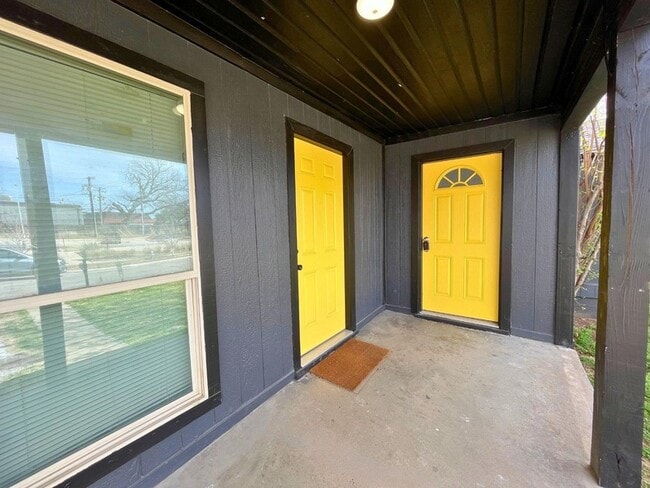 217 Adrian Dr in Fort Worth, TX - Building Photo - Building Photo