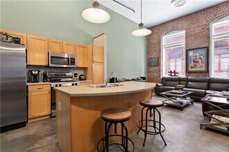 350 Peters St SW in Atlanta, GA - Building Photo - Building Photo