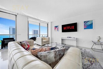 2600 E Hallandale Beach Blvd, Unit T2902 in Hallandale Beach, FL - Building Photo - Building Photo
