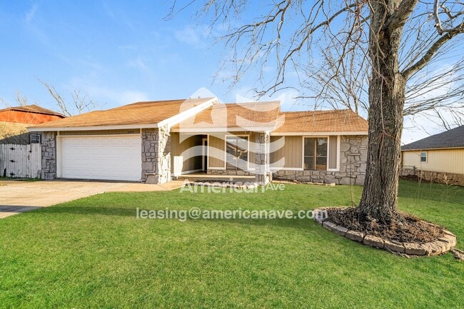 8009 E Lansing St in Broken Arrow, OK - Foto de edificio - Building Photo