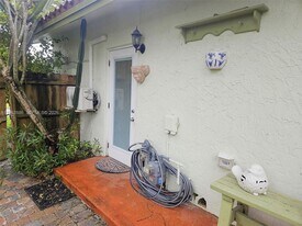 8404 SW 181st Terrace in Palmetto Bay, FL - Building Photo