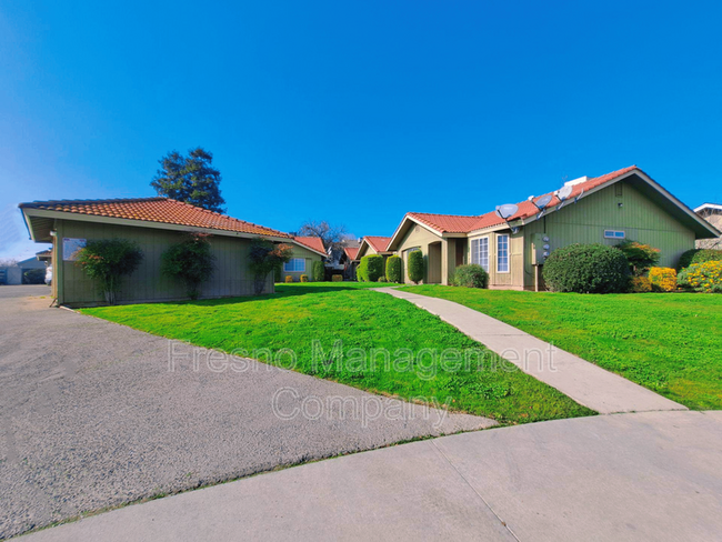 12476 Georgia Ln in Madera, CA - Building Photo - Building Photo