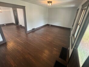 3002 Roanoke Ave in Cleveland, OH - Building Photo - Building Photo
