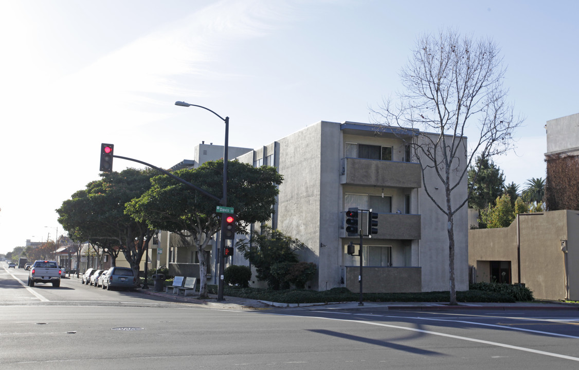 1255 Hays St in San Leandro, CA - Building Photo