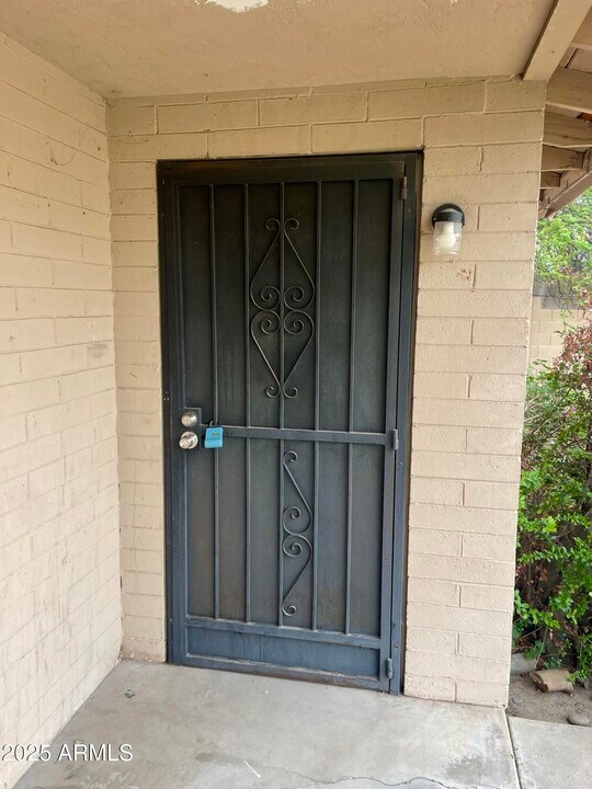 2645 W Morten Ave in Phoenix, AZ - Building Photo