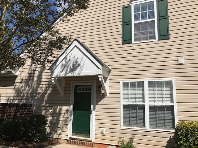 8321 Southgate Commons Dr in Charlotte, NC - Building Photo