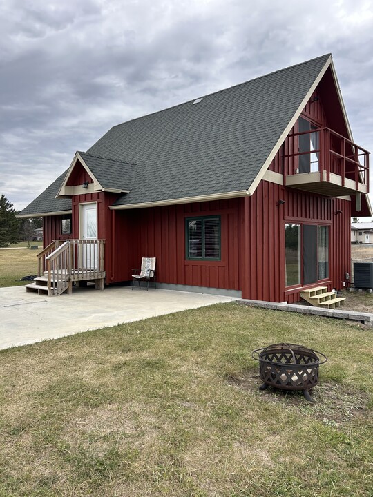 10184 Faith Dr NW in Bemidji, MN - Building Photo