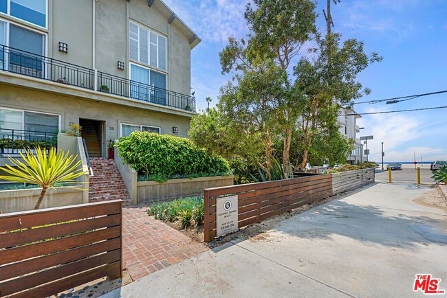 property at 20 1/2 Northstar St