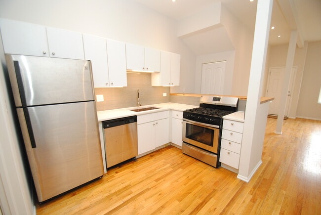 property at 711 N Hoyne Ave