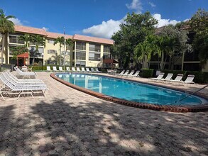 257 S Cypress Rd in Pompano Beach, FL - Building Photo - Building Photo