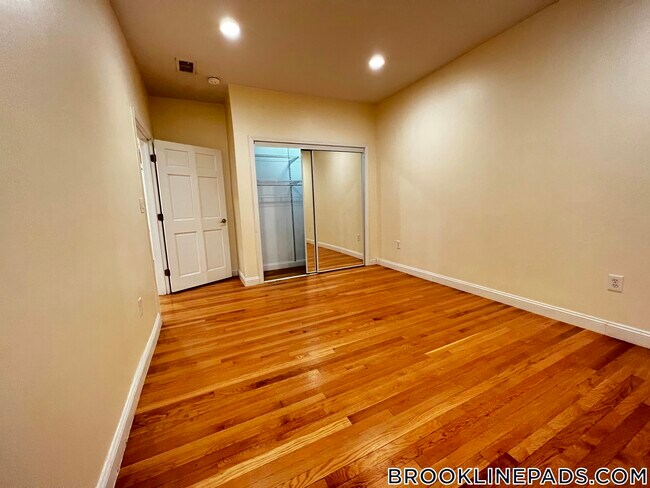 1801 Beacon St in Brookline, MA - Foto de edificio - Building Photo