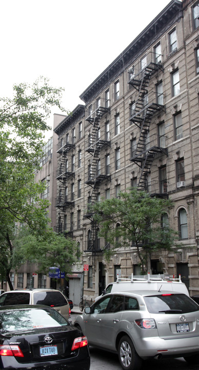 346 E 62nd St in New York, NY - Building Photo